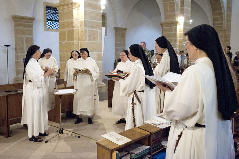 Les sœurs dominicaines dans leur monastère