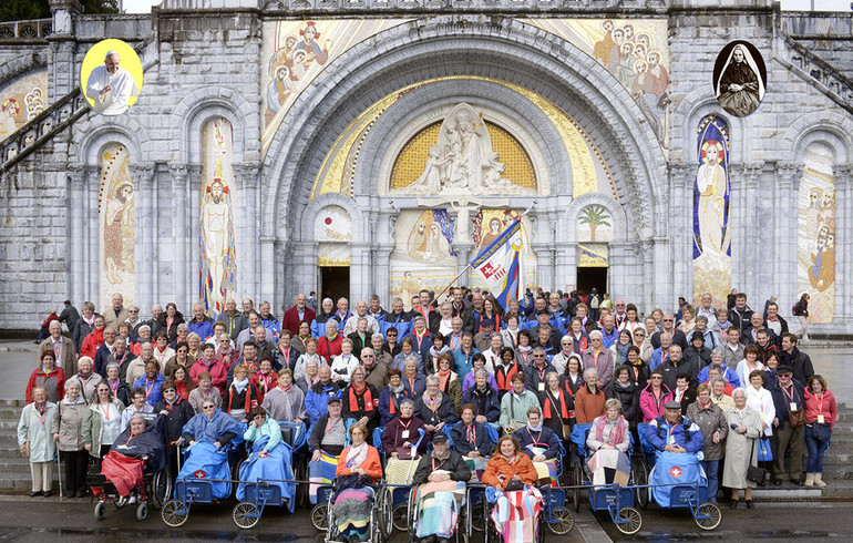 Photo souvenir des Jurassiens à Lourdes